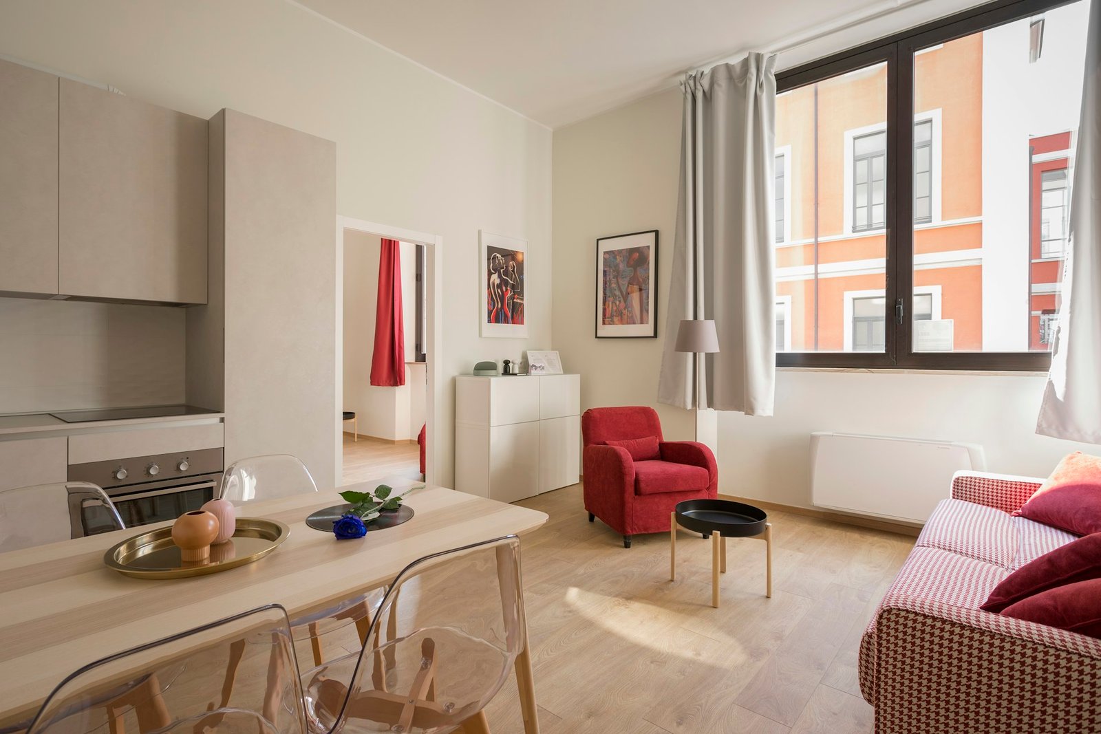 Helle, moderne Wohnung — Eigentümer und Mieter mit vollem Selfservice